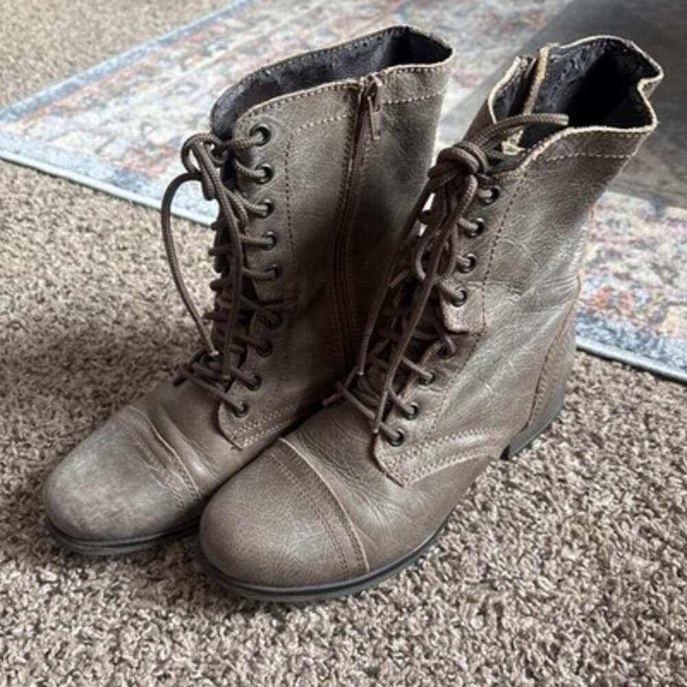 Steve Madden Women's Troopa Combat Lace-Up Boots Size 7M